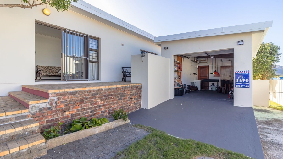3 Bedroom Property for Sale in De Kelders Western Cape